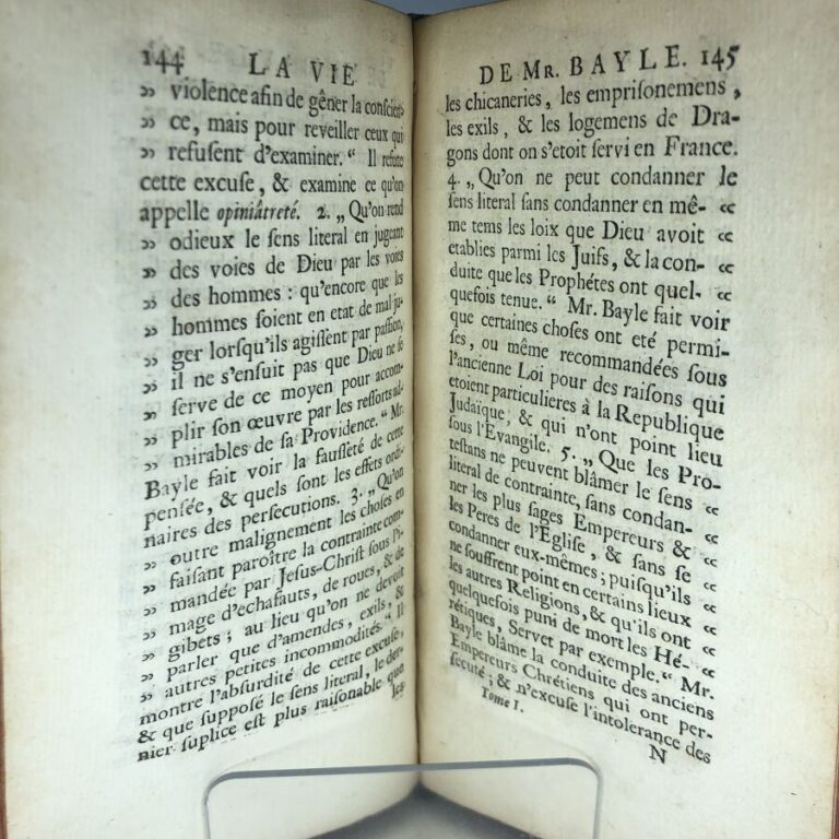 MAIZEAUX (Des M.). - La vie de Mr Bayle. Édité à La Haye chez P. Gosse en 1732.…