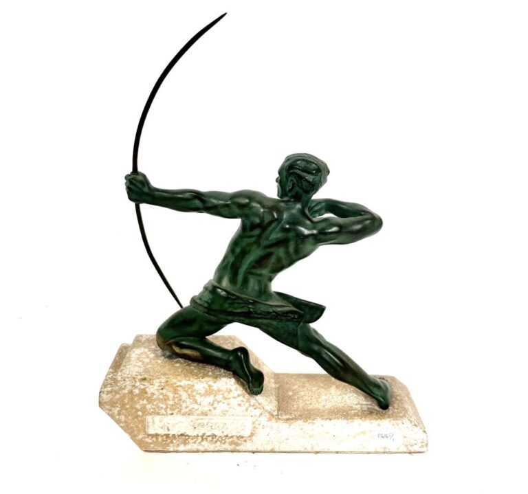 Max LE VERRIER (1891-1973) - Archer - Régule à patine verte sur socle à gradin…