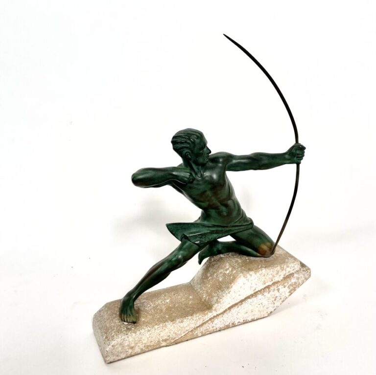 Max LE VERRIER (1891-1973) - Archer - Régule à patine verte sur socle à gradin…