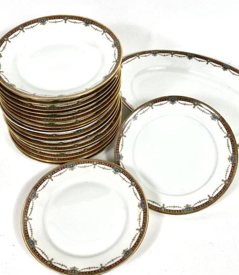 Partie de service de verres en cristal comprenant 14 verres à eau, 2 verres à v…