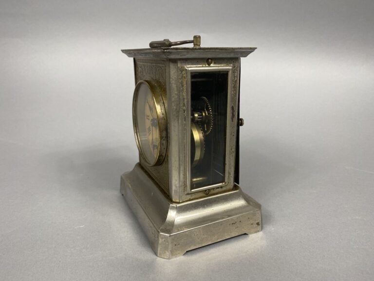 Pendulette d'officier en métal - H : 15 cm