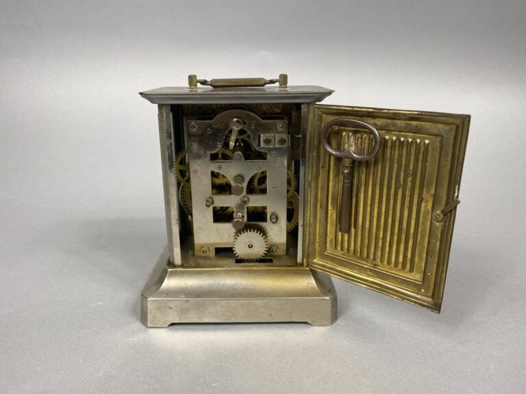 Pendulette d'officier en métal - H : 15 cm