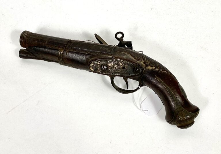 Pistolet de voyage. Canon de fort calibre à pans puis rond vers la bouche légèr…