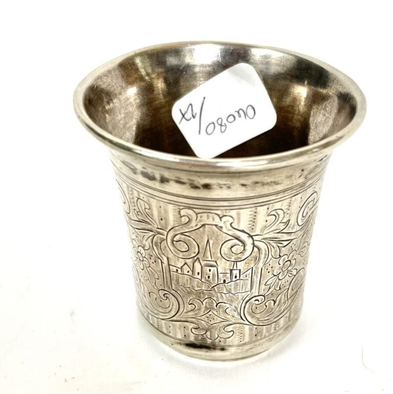 RUSSIE - TIMBALE à corps évasé en argent 84 zolotniks (875 millièmes) gravé de…