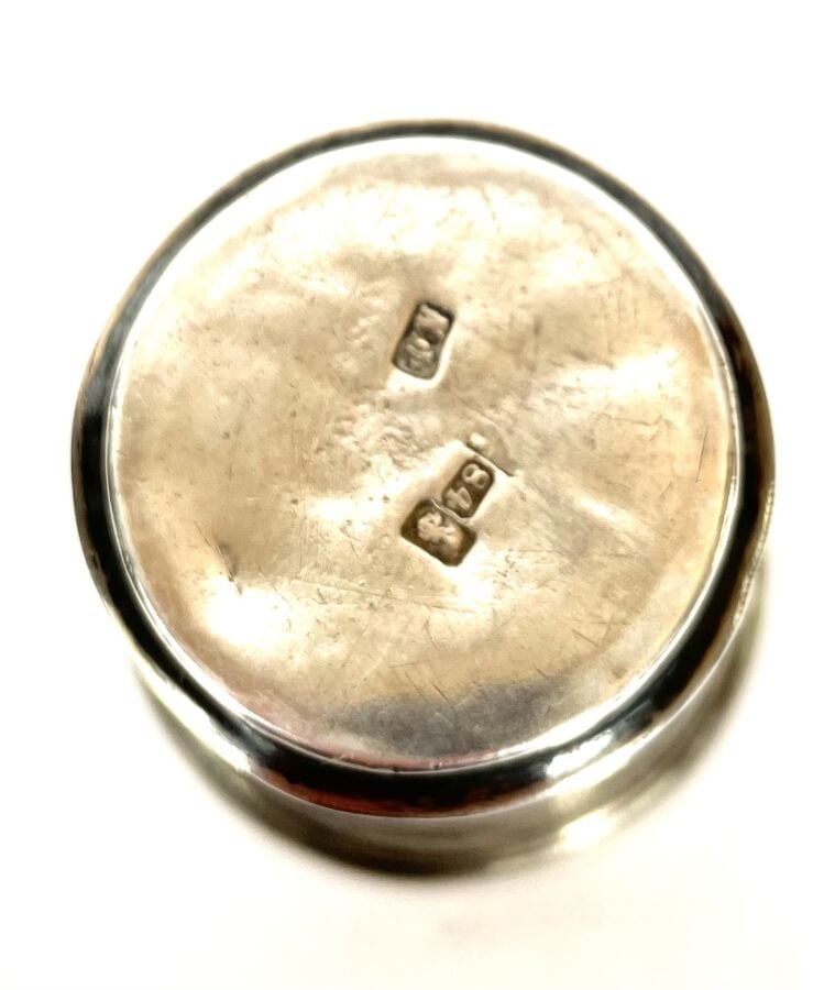 RUSSIE - TIMBALE à corps évasé en argent 84 zolotniks (875 millièmes) gravé de…