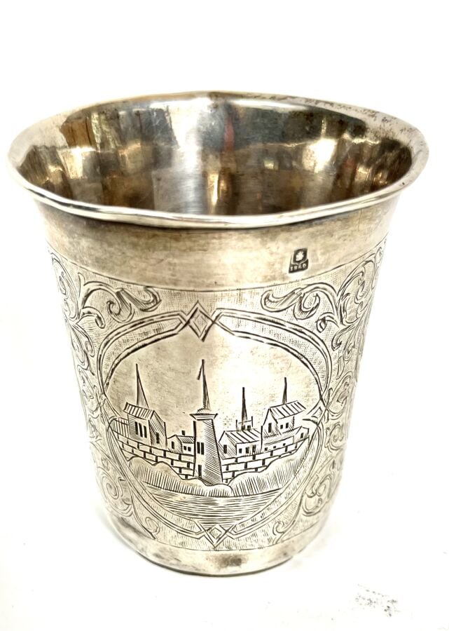 RUSSIE - TIMBALE en argent 84 zolotniks (875 millièmesà à décor gravé de paysag…