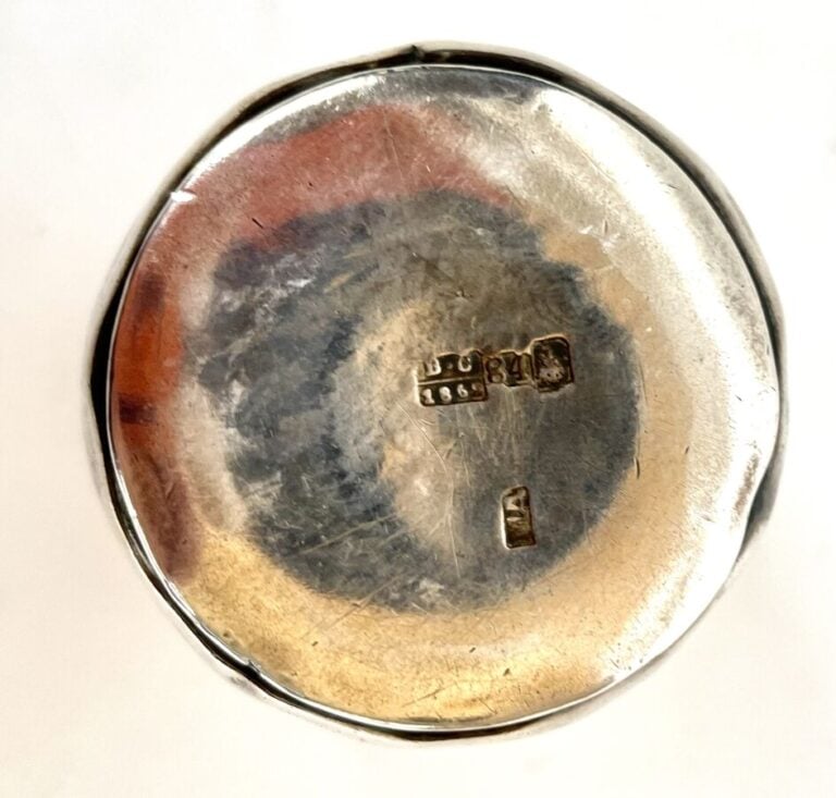 RUSSIE - TIMBALE en argent 84 zolotniks (875 millièmesà à décor gravé de paysag…