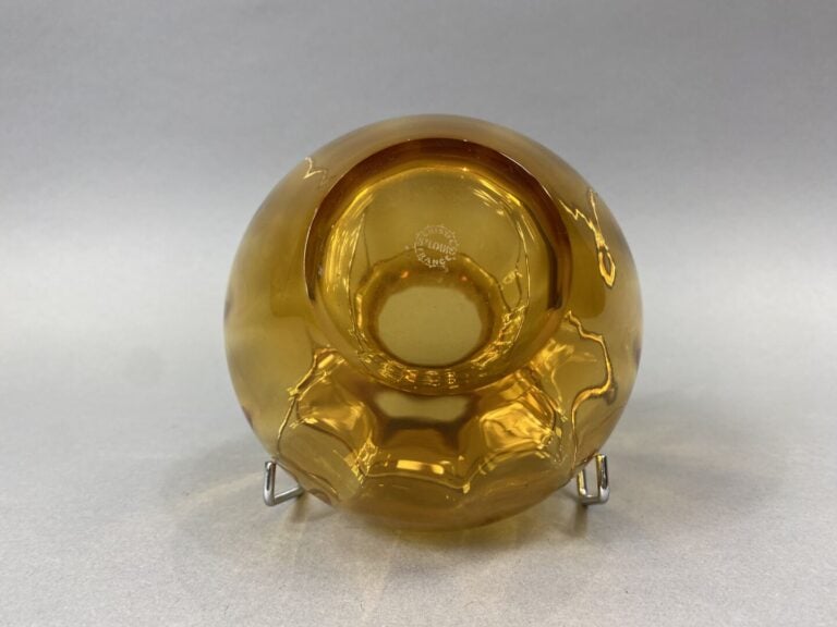 SAINT-LOUIS - Vase en cristal ambré à côtes pincées et col légèrement évasé - M…