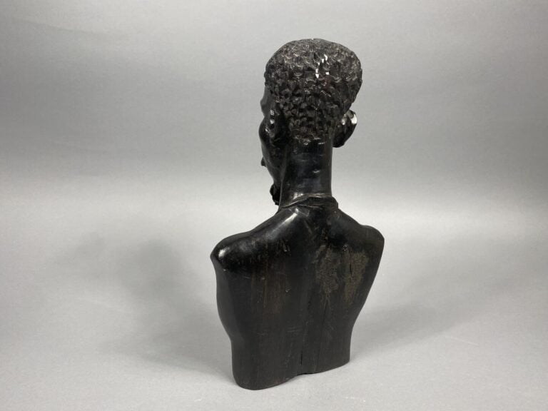 Sculpture en ébène représentant un buste d'homme - H : 35 cm