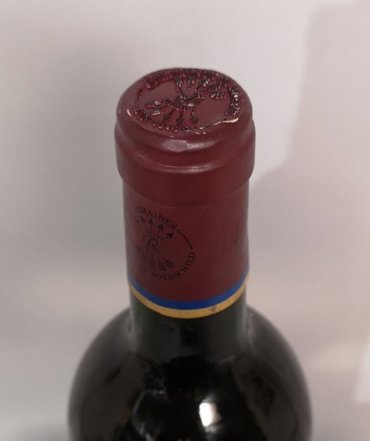 1 bouteille Château DUHART MILON - 4ème Gcc Pauillac 1988 Etiquette légèrement…