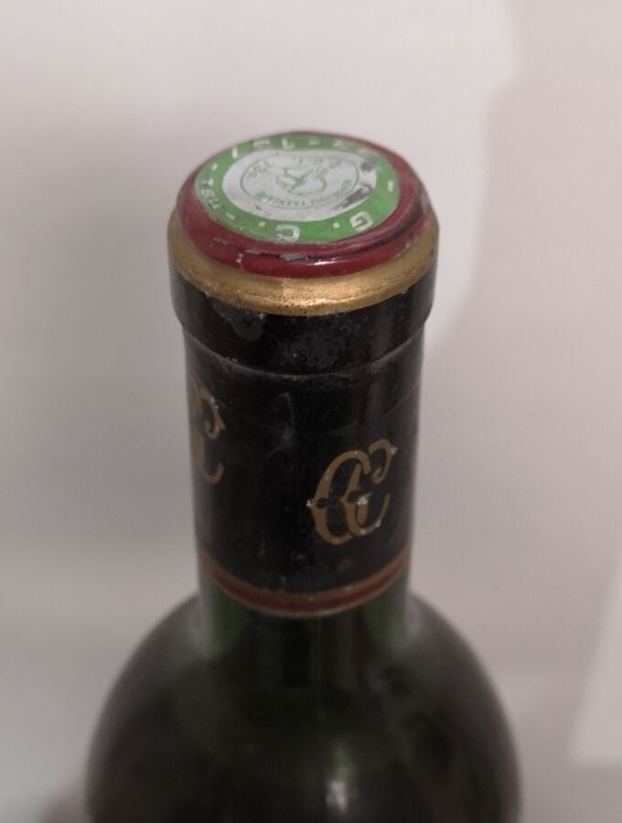 1 bouteille Château GRUAUD LAROSE - 2ème Gcc Saint Julien 1949 Etiquette tachée…