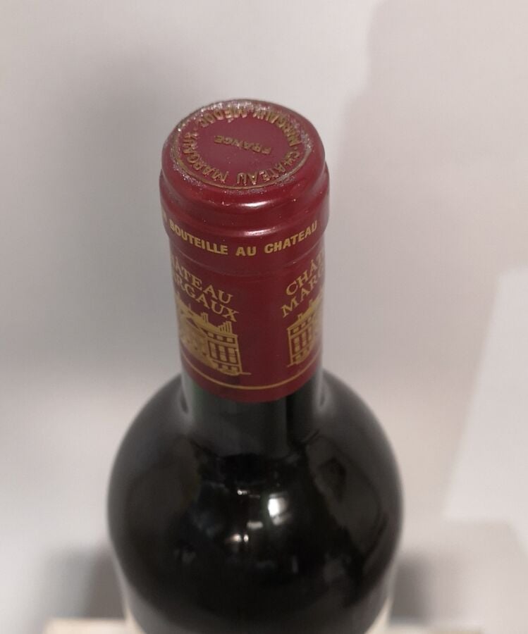 1 bouteille Château MARGAUX - 1er Gcc Margaux 1986 Etiquette légèrement tachée.…