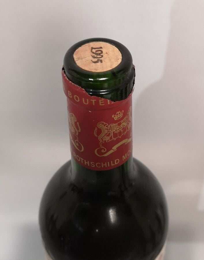 1 bouteille Château MOUTON ROTHSCHILD - 1er Gcc Pauillac 1995 Etiquette tachée…