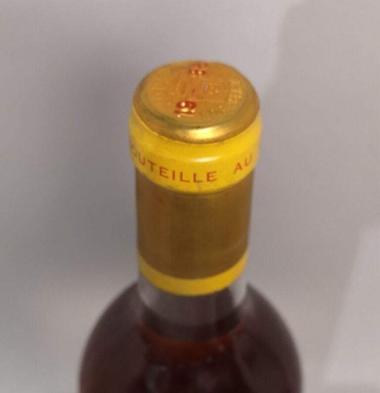 1 bouteille Château YQUEM - 1er Gcc Sauternes 1988 Etiquette légèrement marquée…