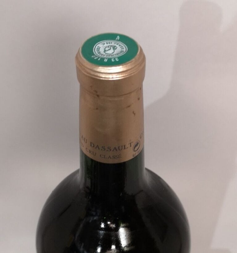 1 magnum Château DASSAULT - Gcc Saint Emilion 2003 Etiquette légèrement marquée…