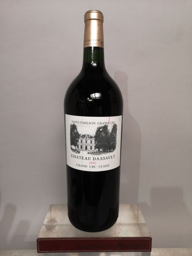 1 magnum Château DASSAULT - Gcc Saint Emilion 2003 Etiquette légèrement marquée…