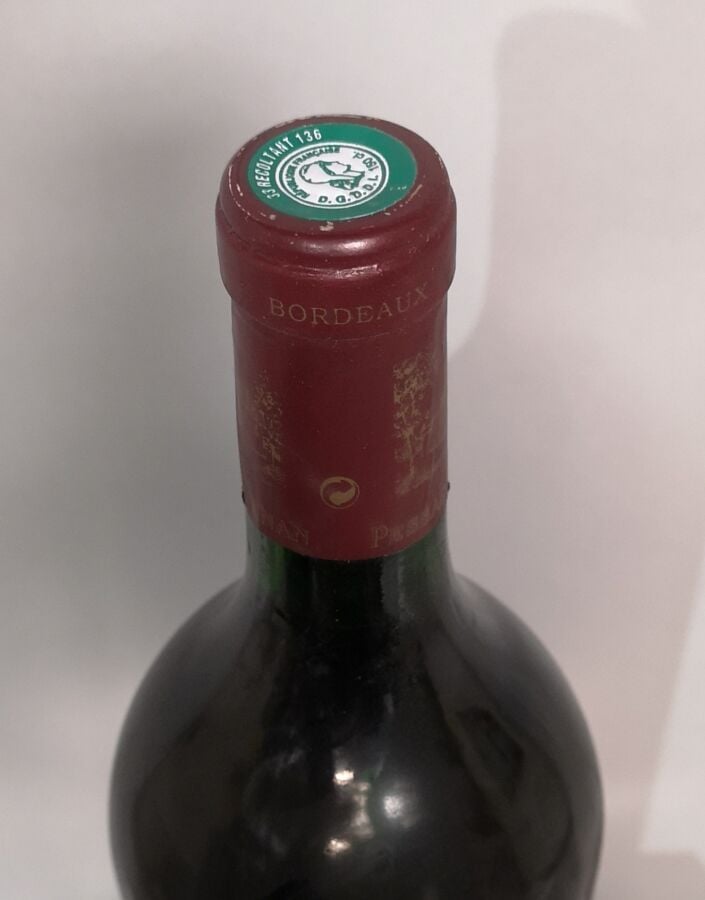 1 magnum Château OLIVIER - Pessac Léognan 1996 Etiquette légèrement tachée.…