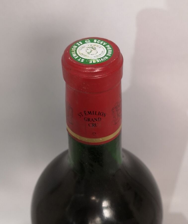 1 magnum CLOS des MENUTS - Saint Emilion Grand Cru 1990 Etiquette légèrement ta…