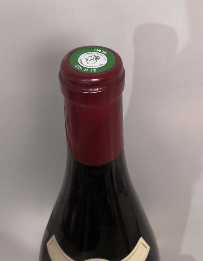 1 magnum VOSNE ROMANEE - Henri FELETTIG 2004 Etiquette légèrement tachée.