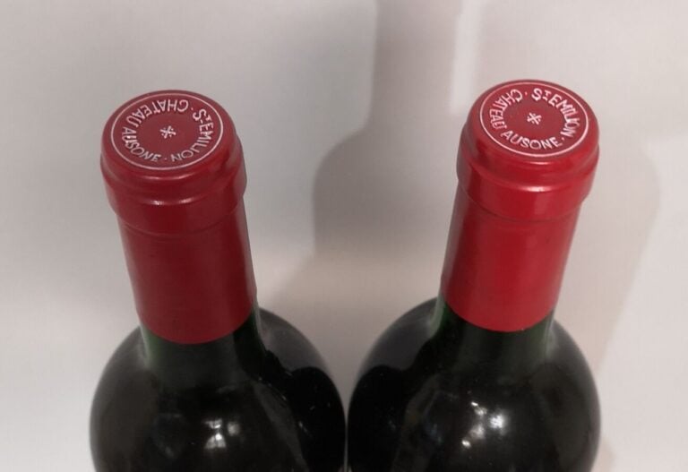 2 bouteilles Château AUSONE - 1er Gc Saint Emilion 1990 Etiquettes légèrement t…