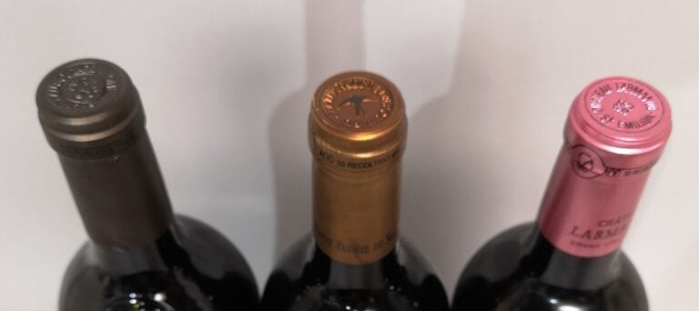 3 bouteilles SAINT EMILION Grand Cru MILLESIME 2019 1 Ch. SOUTARD, 1 Ch. LARMAN…