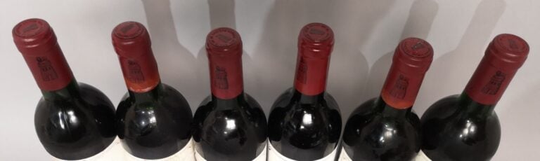 6 bouteilles Château LATOUR - 1er Gcc Pauillac 1990 5 étiquettes tachées 1 bas…