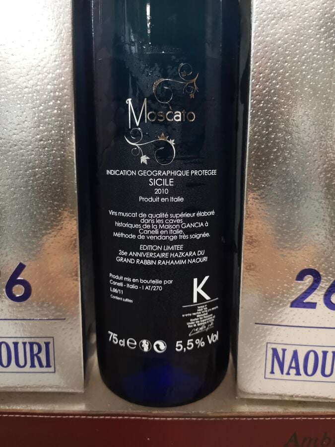 6 bouteilles SICILE Moscato 2010 (Kasher) 5 en étui. Edition limitée "26e Anniv…