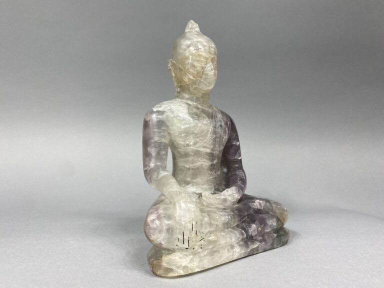 Asie du Sud Est - Sujet en fluorite sculptée représentant bouddha assis en padm…