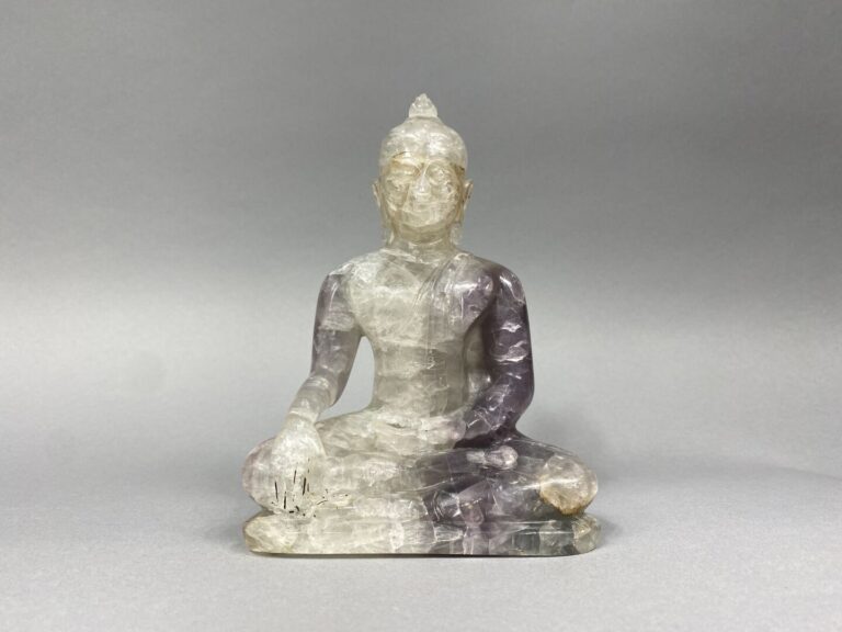 Asie du Sud Est - Sujet en fluorite sculptée représentant bouddha assis en padm…