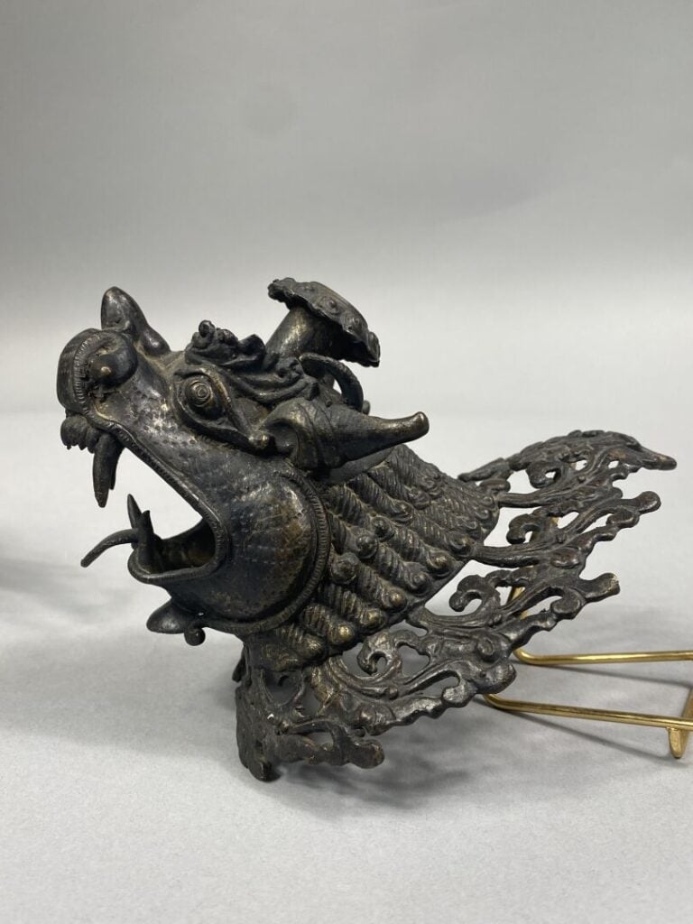 Asie du Sud Est/ Tibet - Ensemble de deux extrémités de palanquin/ bougeoirs st…
