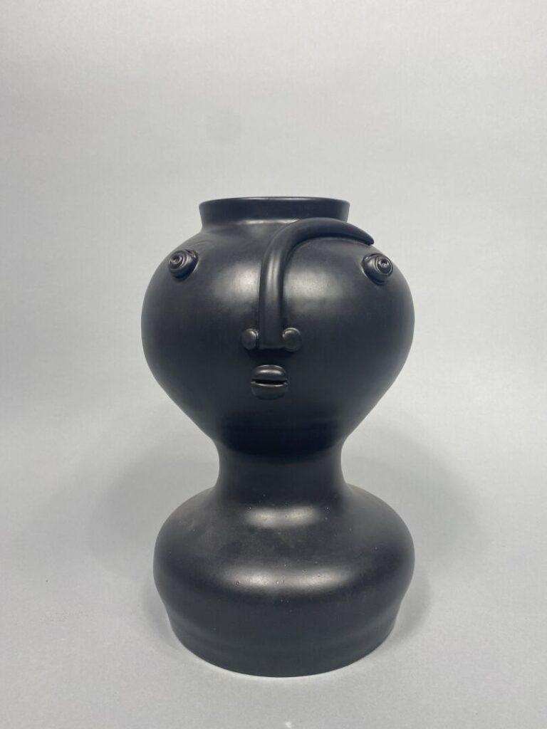 Atelier DALO - Vase anthropomorphe en céramique émaillée noire - Signé - H : 28…