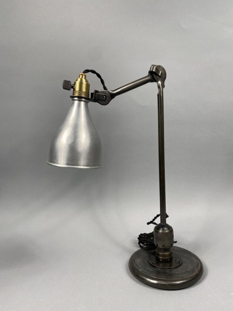 Bernard-Albin GRAS (1886-1943) - Lampe ajustable articulée en métal et cloche e…