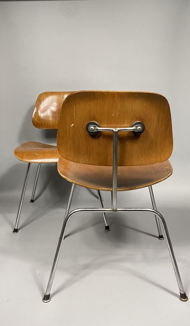 Charles EAMES (1907-1978) - Paire de chaises modèle DWC (Dining Chair Wood) en…