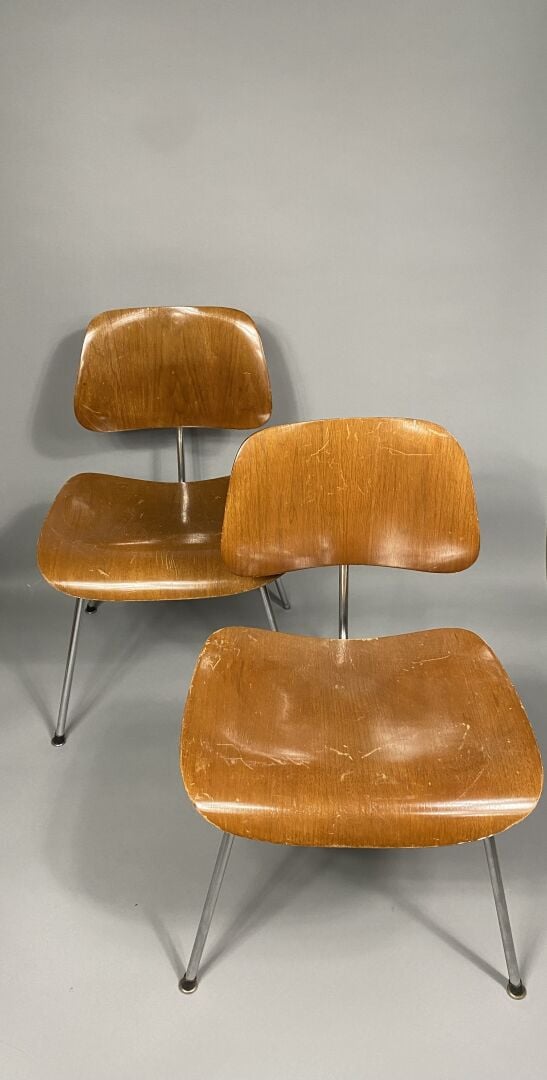 Charles EAMES (1907-1978) - Paire de chaises modèle DWC (Dining Chair Wood) en…