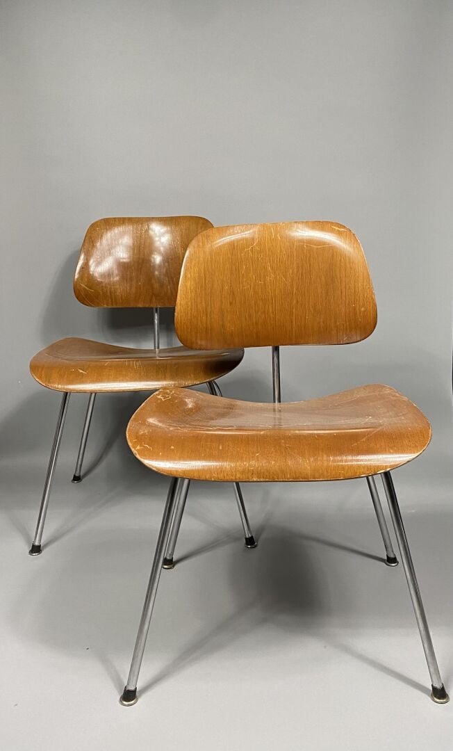 Charles EAMES (1907-1978) - Paire de chaises modèle DWC (Dining Chair Wood) en…