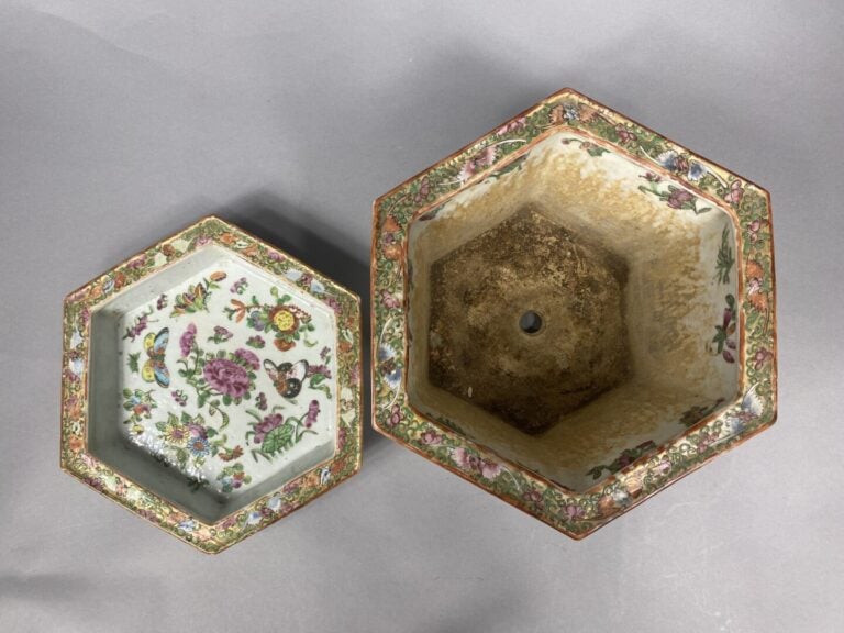 Chine, Canton - Grande jardinière et sa coupelle en porcelaine émaillée, canton…