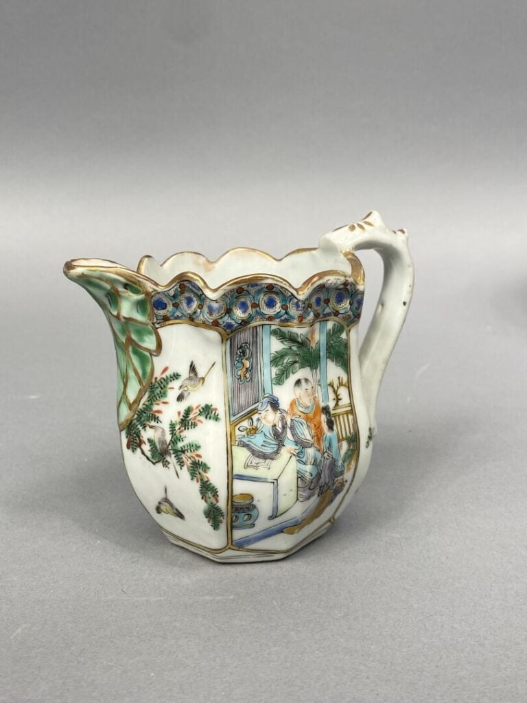 Chine, Canton - Service en porcelaine émaillée polychrome de Canton à décor de…