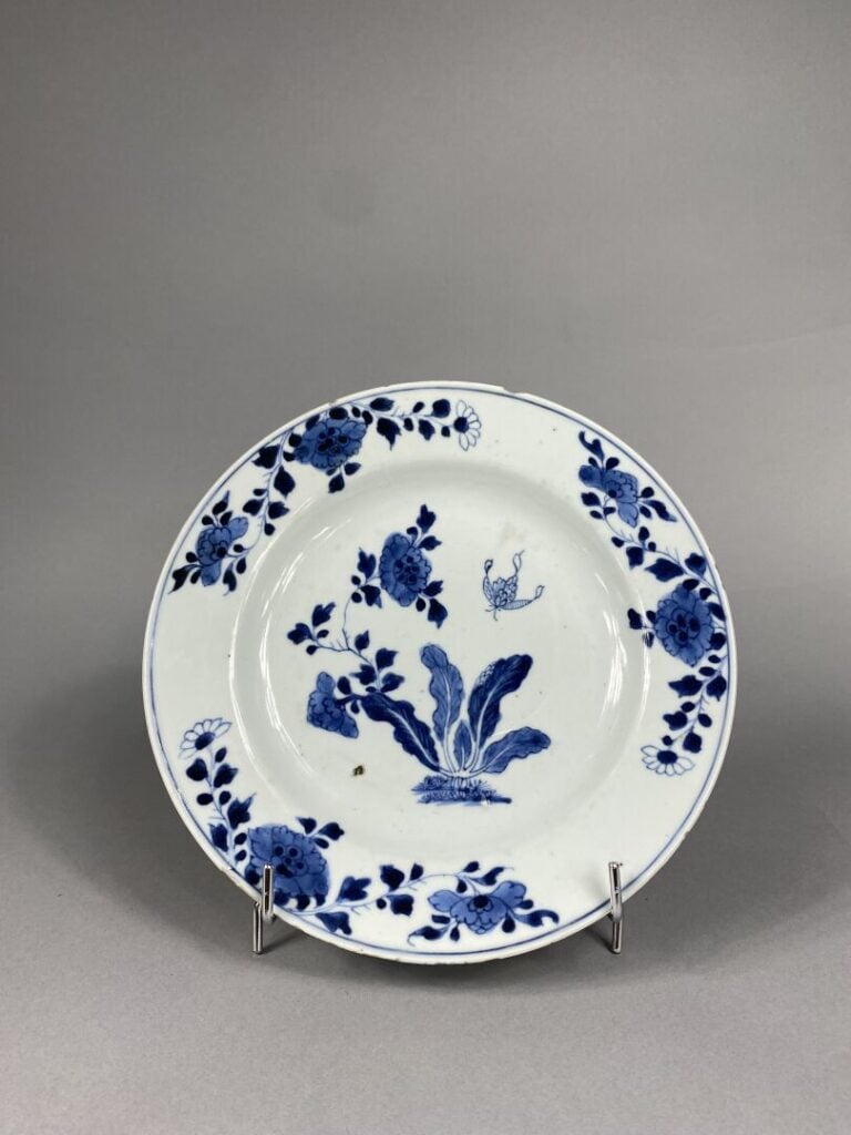 Chine, Compagnie des Indes - Ensemble de cinq assiettes en porcelaine bleu blan…
