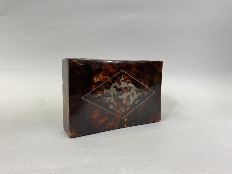 Chine du Sud / Vietnam - Boite de forme rectangulaire en bois et placage imitan…