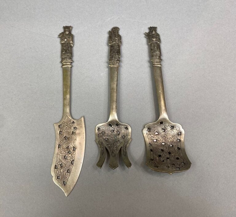 * Chine du Sud / Vietnam - Ensemble de 9 fourchettes en argent bas titre à déco…