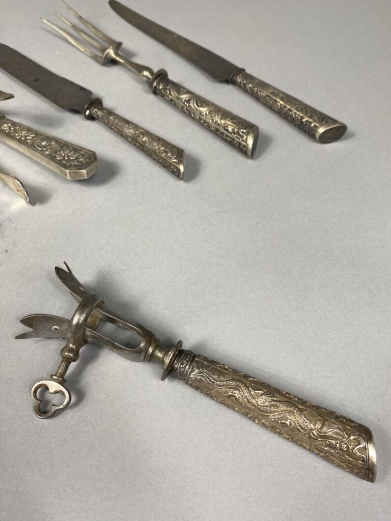 Chine du Sud / Vietnam - Ensemble de quatre couverts à gibier en argent bas tit…