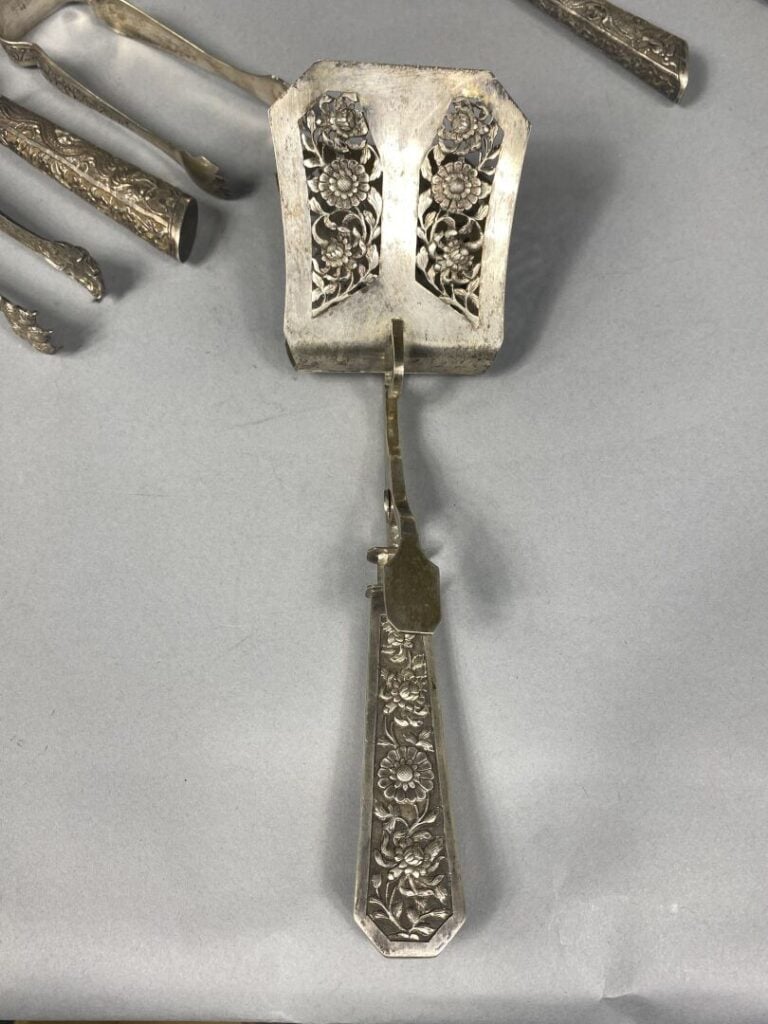 Chine du Sud / Vietnam - Ensemble de quatre couverts à gibier en argent bas tit…