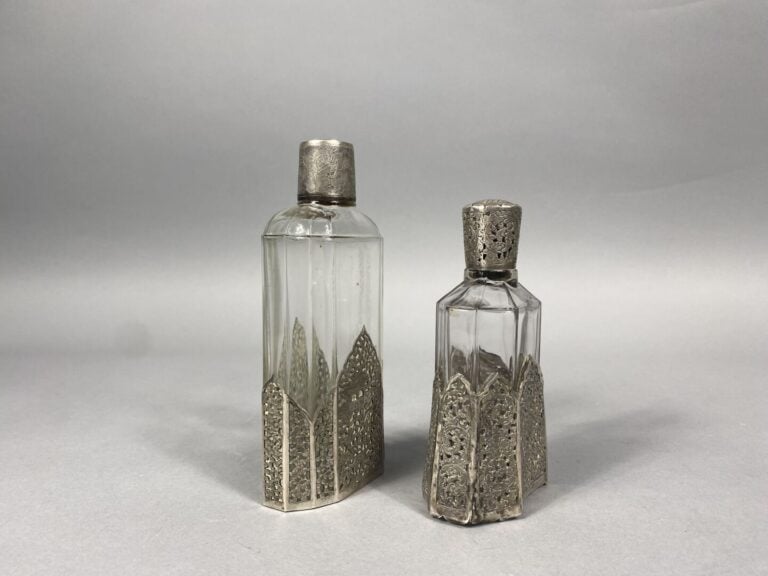 Chine du Sud / Vietnam - Lot de deux bouteilles en verre et monture en argent b…