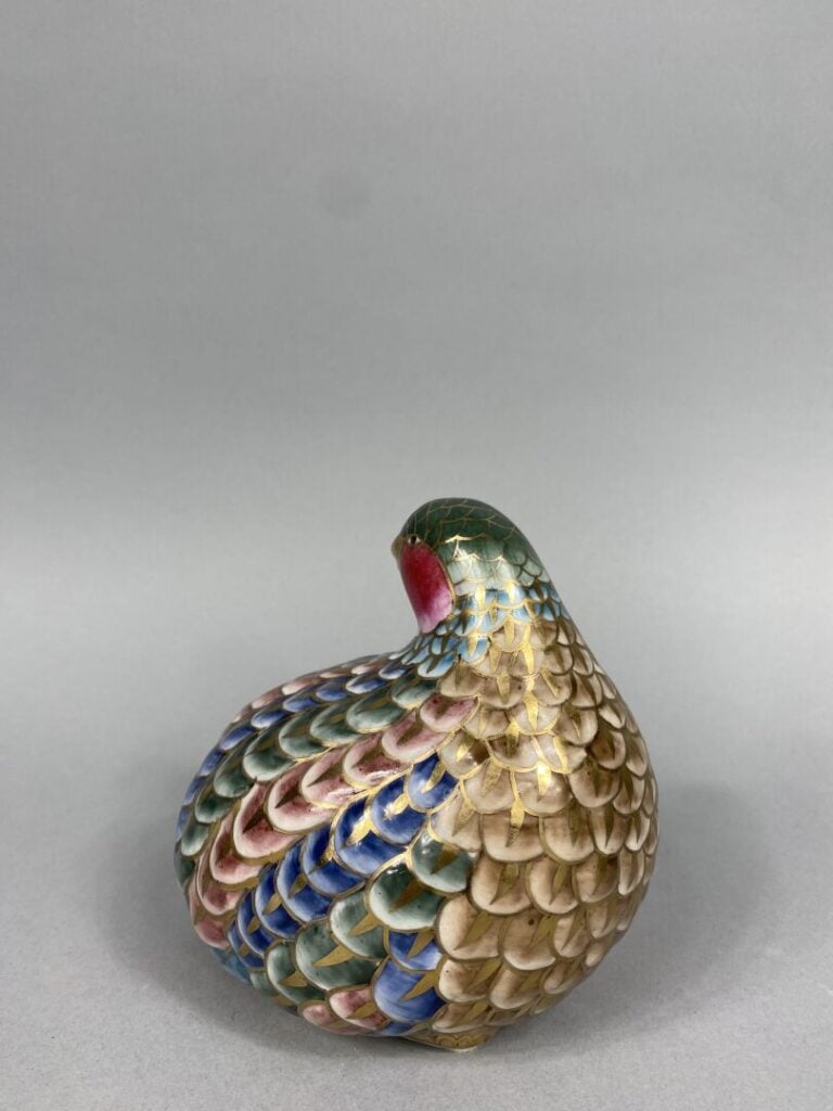 Chine et divers - Lot de petits objets en céramique comprenant une petite boite…