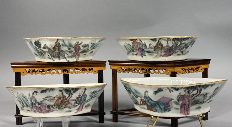 Chine, Fin XIXe siècle - Ensemble de quatre raviers polylobés en céramique émai…