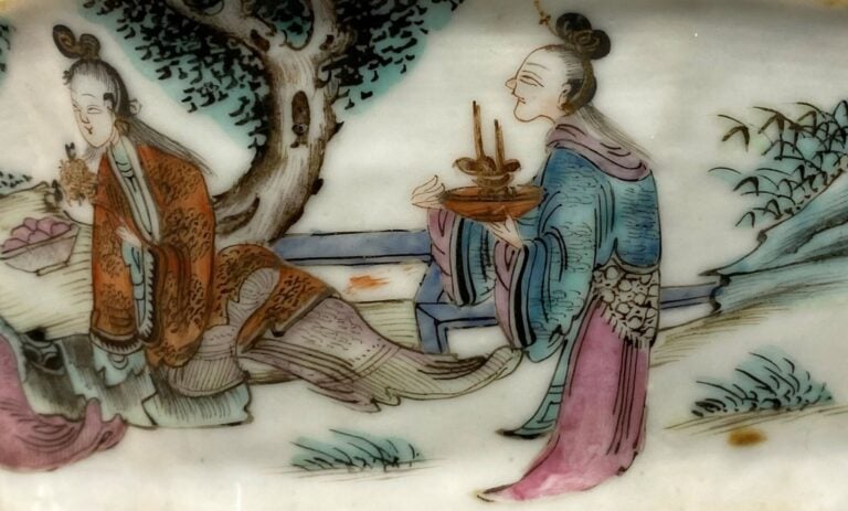 Chine, Fin XIXe siècle - Ensemble de quatre raviers polylobés en céramique émai…