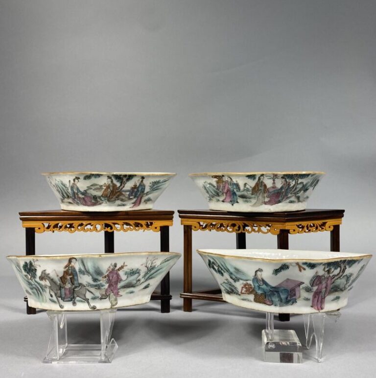 Chine, Fin XIXe siècle - Ensemble de quatre raviers polylobés en céramique émai…