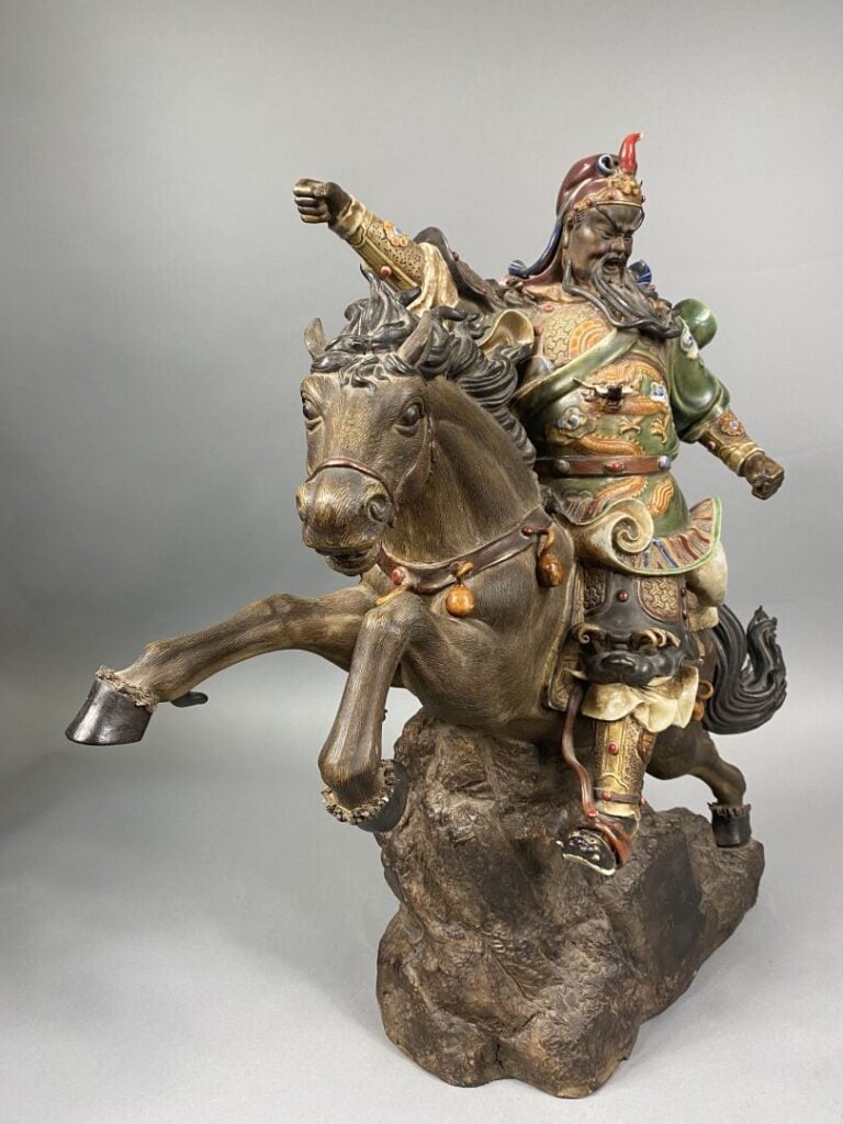 Chine - Groupe sculpté en terre cuite et céramique émaillée et patinée représen…