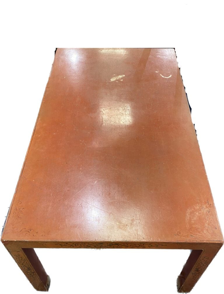Chine - Importante table rectangulaire en bois laqué rouge et filets dorés - 75…
