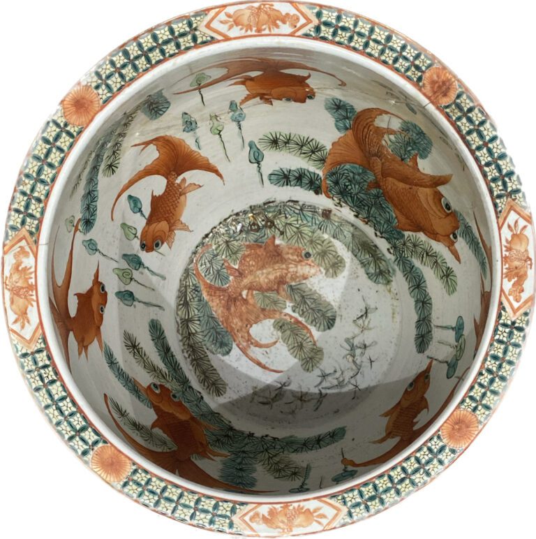 Chine - Importante vasque à poissons en porcelaine émaillée dans le gout de la…